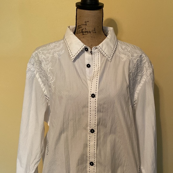 Roar button down - Picture 2 of 15